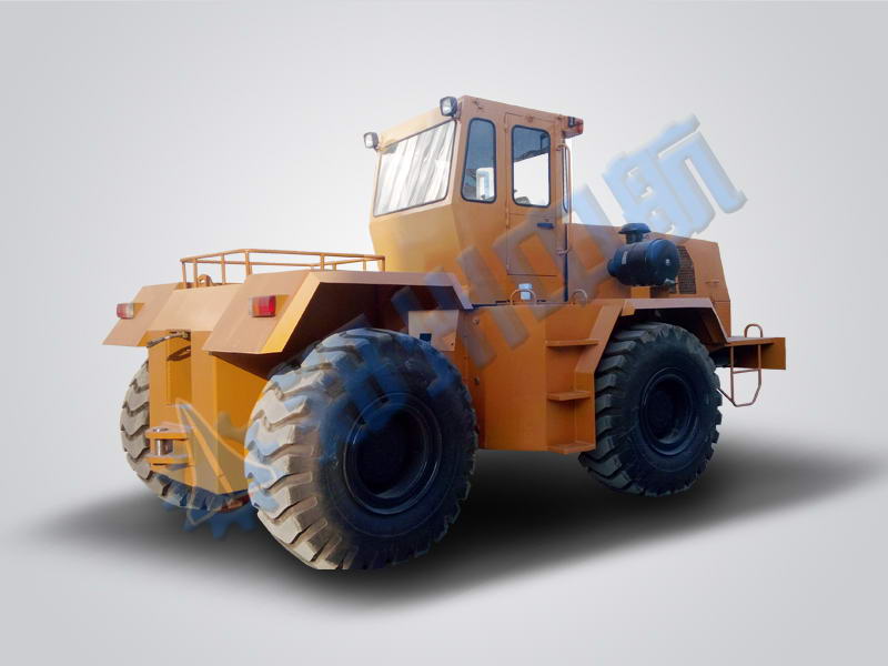 沖擊碾牽引車