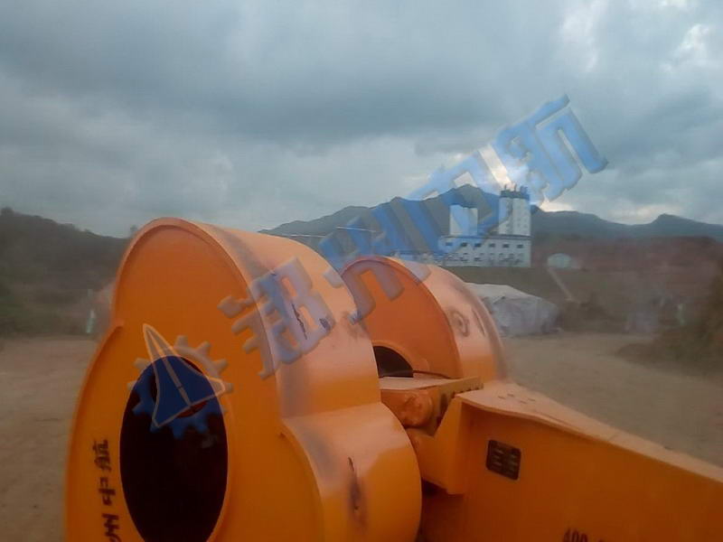 青海果洛沖擊壓路機現(xiàn)場視頻