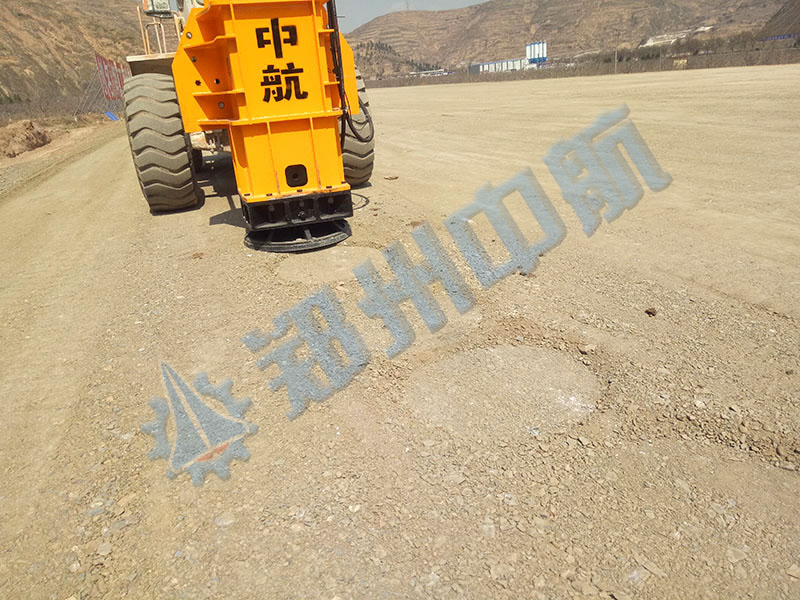 云南省大關(guān)至永善高速公路土建工程液壓夯實(shí)機(jī)施工案例